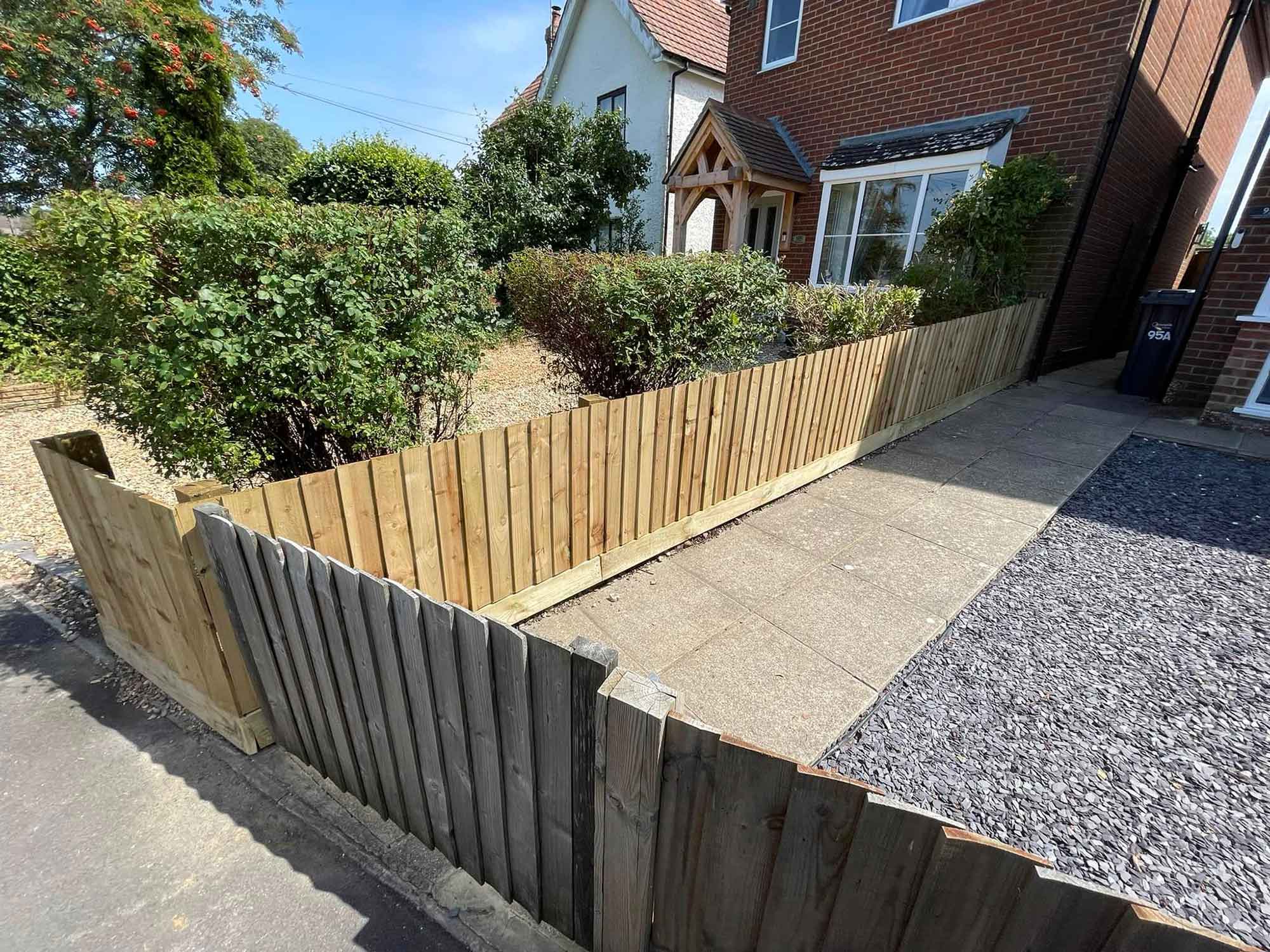 Short closeboard fence in front garden.